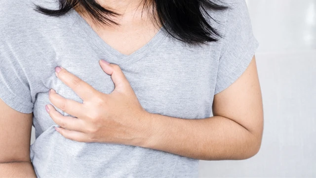 Đau vú: Nguyên nhân, dấu hiệu nguy hiểm và cách xử lý an toàn