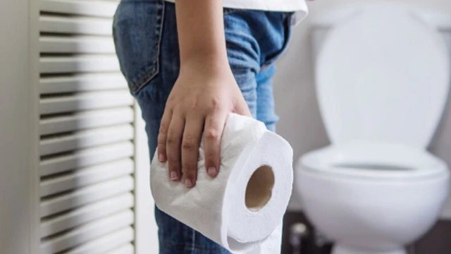 Đi cầu ra máu tươi, đau rát hậu môn​ cảnh báo bệnh gì?