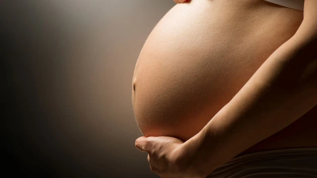 Dư ối và đa ối khác nhau thế nào? Hướng xử trí an toàn cho mẹ bầu