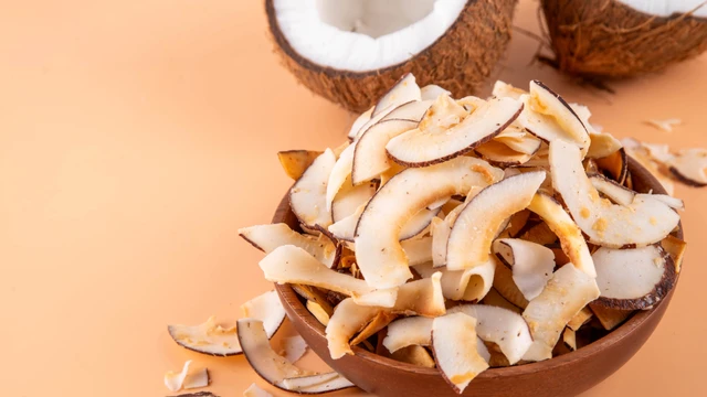Dừa sấy khô bao nhiêu calo? Ăn thế nào để không lo tăng cân?