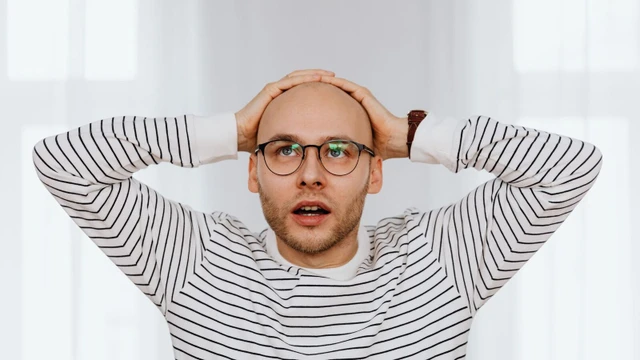 Xạ trị có rụng tóc không? Cách chăm sóc tóc sau điều trị
