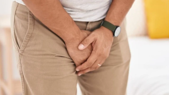 Hắc lào ở háng​: Dấu hiệu và cách điều trị