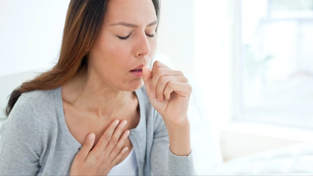Ho tức ngực có đờm là dấu hiệu của bệnh gì?