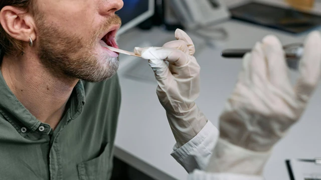 Hóc xương cá có tự khỏi không? Cần làm gì khi nghi hóc xương cá?