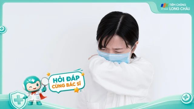 [Hỏi đáp] Sau tiêm vắc xin não mô cầu bị sốt nhẹ có cần uống thuốc hạ sốt không?