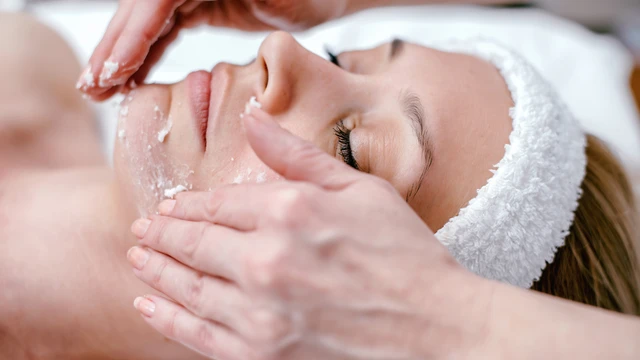 Hướng dẫn cách tẩy tế bào chết da mặt đúng chuẩn y khoa