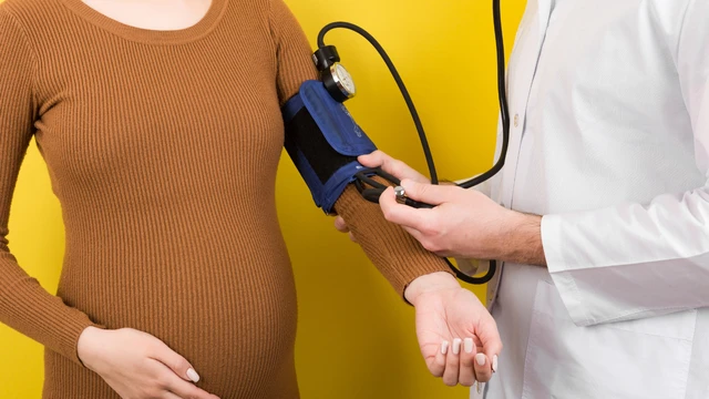 Huyết áp bà bầu bao nhiêu là bình thường? Những cách kiểm soát huyết áp thai kỳ
