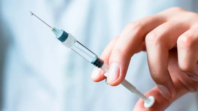 Huyết thanh kháng độc tố uốn ván là gì? Có phải vắc xin không?