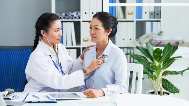 Khám lâm sàng và cận lâm sàng là gì? Khác nhau như thế nào?