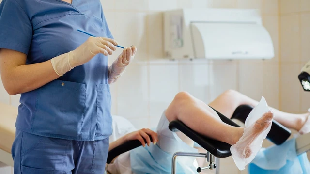 Khám phụ khoa có cần cạo lông không? Kinh nghiệm chị em cần nhớ