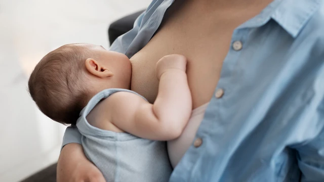 Làm sao cho trẻ sơ sinh sổ sữa?