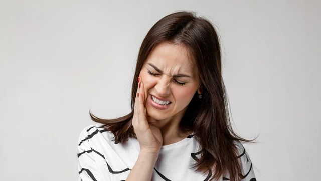 Lồi xương hàm dưới là gì? Nguyên nhân và ảnh hưởng thường gặp