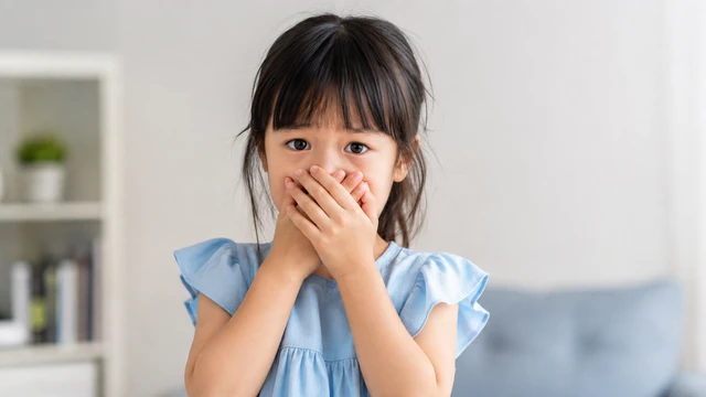 Lưỡi gà chẻ đôi là gì? Có nguy hiểm không?
