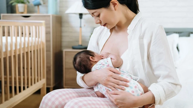 Mẹ cho con bú bị cảm lạnh có sao không? Xử lý thế nào?