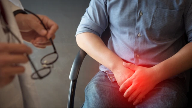 Một tinh hoàn có cục nhỏ rắn không đau​ là dấu hiệu cảnh báo bệnh lý gì?