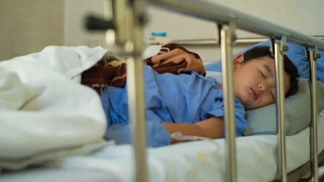 Ngộ độc do khuẩn Salmonella khiến học sinh tiểu học phải nhập viện: Dấu hiệu cảnh báo và cách phòng tránh