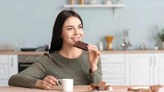 Người bệnh huyết áp thấp có nên ăn socola không? Những thực phẩm nên bổ sung