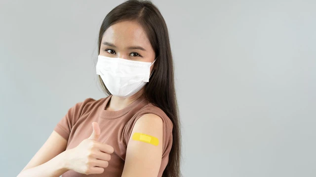 Người lớn có cần tiêm vắc xin bạch hầu hay không? Những lưu ý khi tiêm vắc xin bạch hầu