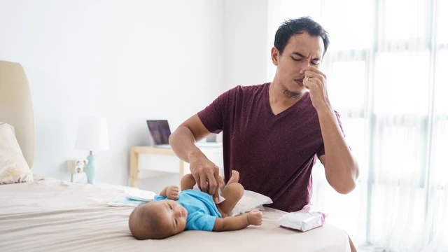 Phân trẻ sơ sinh có mùi chua do nguyên nhân gì và cách xử lý