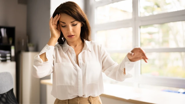 Nguyên nhân rối loạn tiền đình là gì? Cách chẩn đoán và điều trị