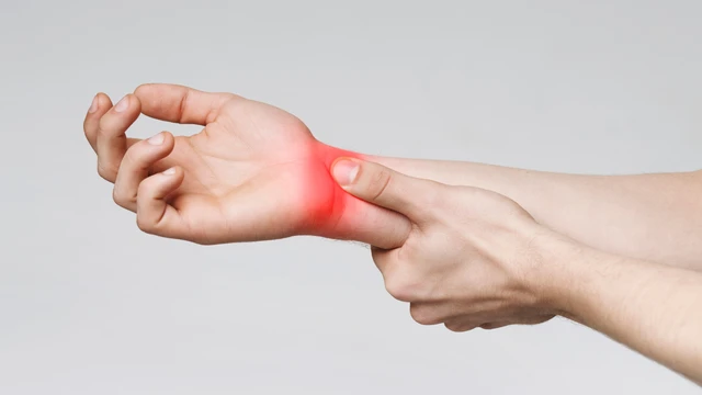 Nhận biết triệu chứng thiếu canxi ở người lớn