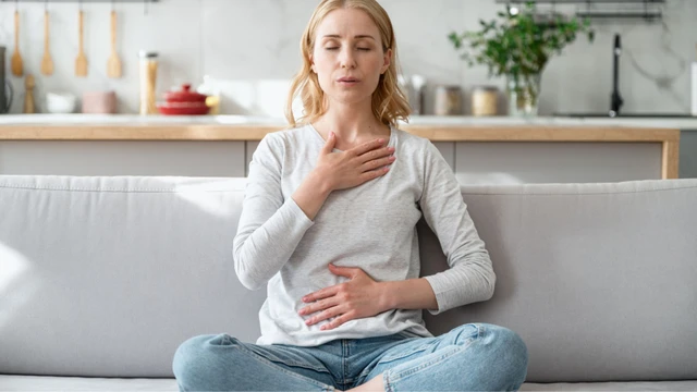Nhịp thở bình thường là bao nhiêu? Có nên tự kiểm tra nhịp thở tại nhà không?