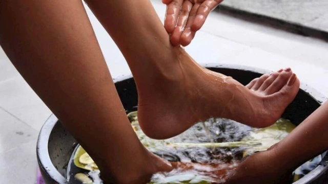Những ai không nên ngâm chân nước gừng để bảo vệ sức khỏe tốt nhất