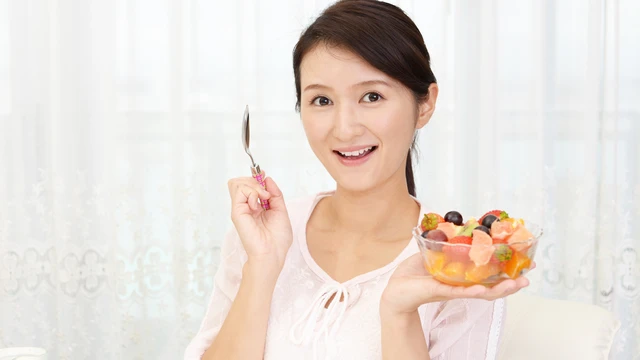 Những loại trái cây lợi sữa cho mẹ sau sinh và những lưu ý cần biết