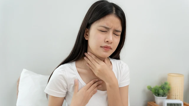 Nuốt nước bọt đau họng đau tai: Nguyên nhân và cách điều trị