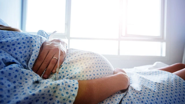 Ối vỡ non: Nguyên nhân, dấu hiệu nhận biết và hướng xử lý giúp mẹ bầu an toàn