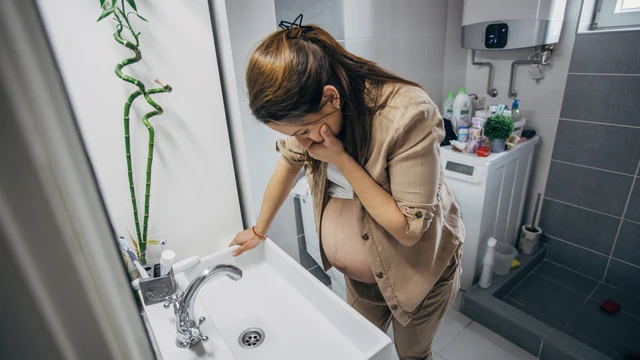 Ốm nghén là gì? Triệu chứng, nguyên nhân, chẩn đoán và điều trị