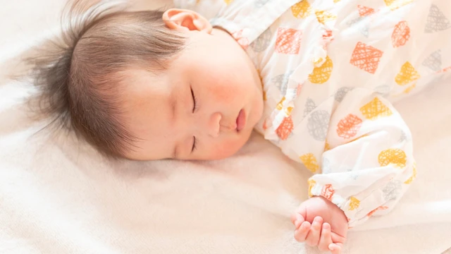 Trẻ sơ sinh ngủ ít có sao không? Nguyên nhân và cách khắc phục 
