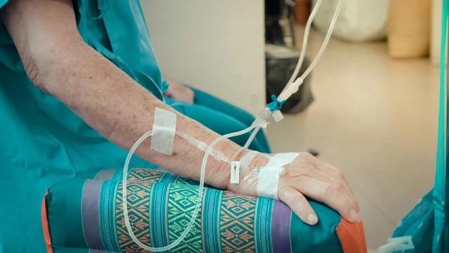 Sốc phản vệ khi truyền dịch: Dấu hiệu nhận biết, nguyên nhân và cách xử trí kịp thời