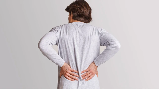Sỏi mật gây đau lưng không? Dấu hiệu nhận biết