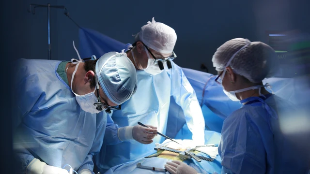 Sỏi mật kích thước bao nhiêu phải mổ và những yếu tố quyết định chỉ định phẫu thuật