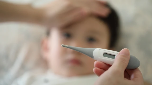 Trẻ em bị sốt siêu vi mấy ngày hết? Dấu hiệu và cách xử lý