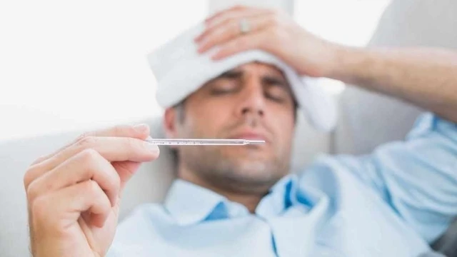 Sốt về chiều là bệnh gì? Triệu chứng và cách xử lý nhanh