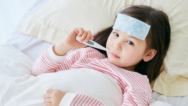 Sốt virus ở trẻ em kéo dài bao lâu? Khi nào cần đưa trẻ đi khám?