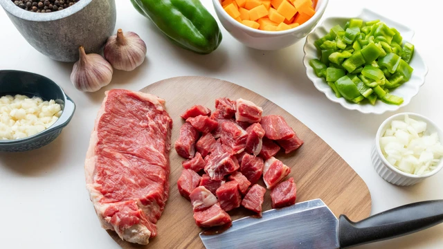 Sốt xuất huyết có ăn được thịt bò không?