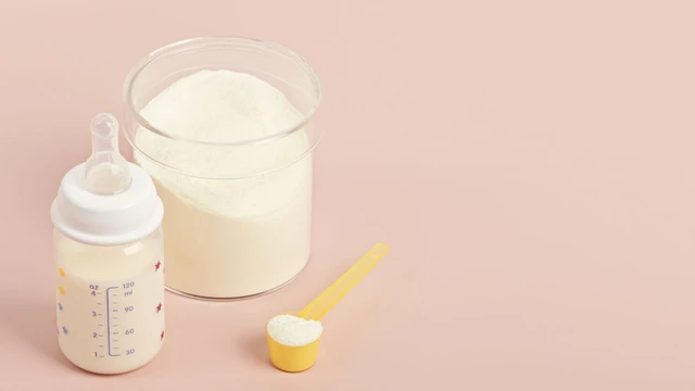 Sữa công thức pha xong để được bao lâu? Cách bảo quản sữa công thức