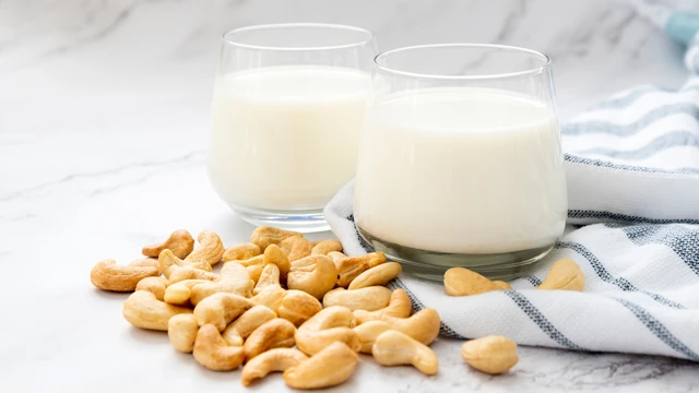 Sữa hạt điều: Lợi ích sức khỏe và những lưu ý khi sử dụng