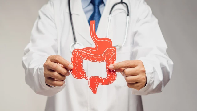 Tắc ruột già là gì? Nguyên nhân, triệu chứng và cách điều trị