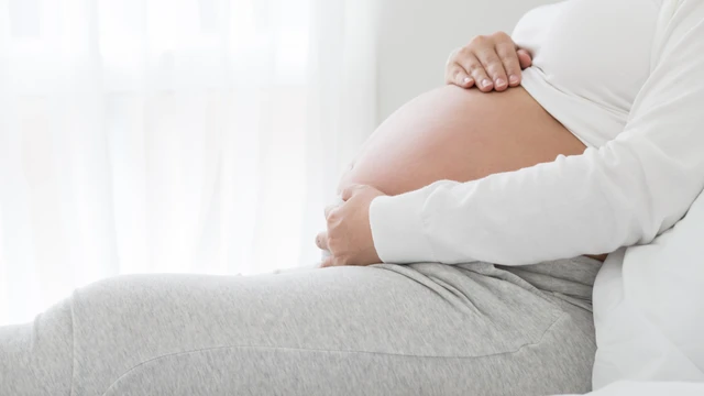 Tại sao vỡ ối mà không đau bụng? Nguyên nhân và hướng xử trí
