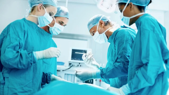 Thận ứ nước độ 2 có phải mổ không? Khi nào cần can thiệp?