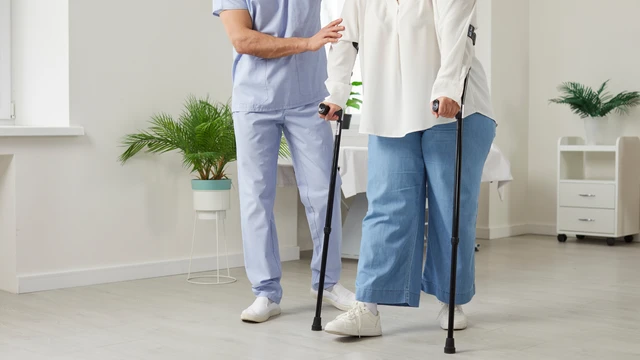 Thay khớp gối bao lâu thì đi được? Yếu tố ảnh hưởng đến khả năng phục hồi