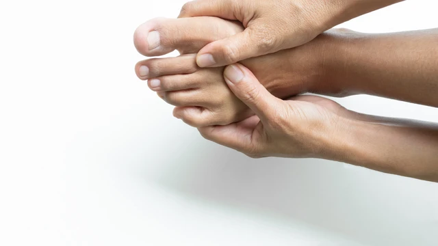 Thiếu canxi có bị tê tay chân không? Nguyên nhân gây thiếu canxi