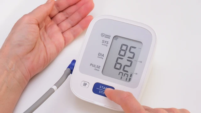 Nhịn ăn có bị tụt huyết áp không? Triệu chứng tụt huyết áp khi nhịn ăn