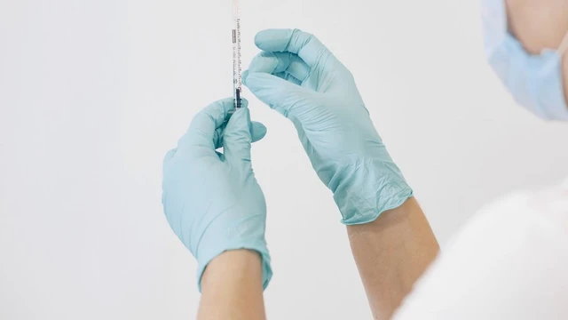Tiêm nhắc lại mũi 5 trong 1 khi nào? Những lưu ý quan trọng khi tiêm nhắc lại
