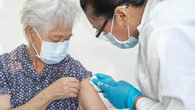 Tiêm vắc xin RSV ở đâu tại Quận Cầu Giấy? Đối tượng nào nên tiêm phòng?