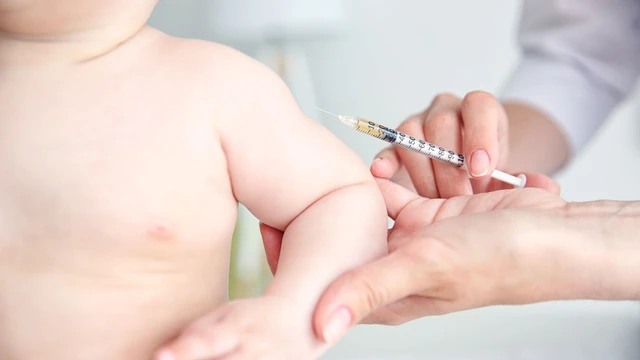 Tiêm vắc xin sởi cho bé 9 tháng tuổi có cần thiết không?
